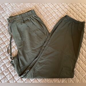 CAbi‎ Womens olive green Cargo Pants Size Small lightweight utility fabric